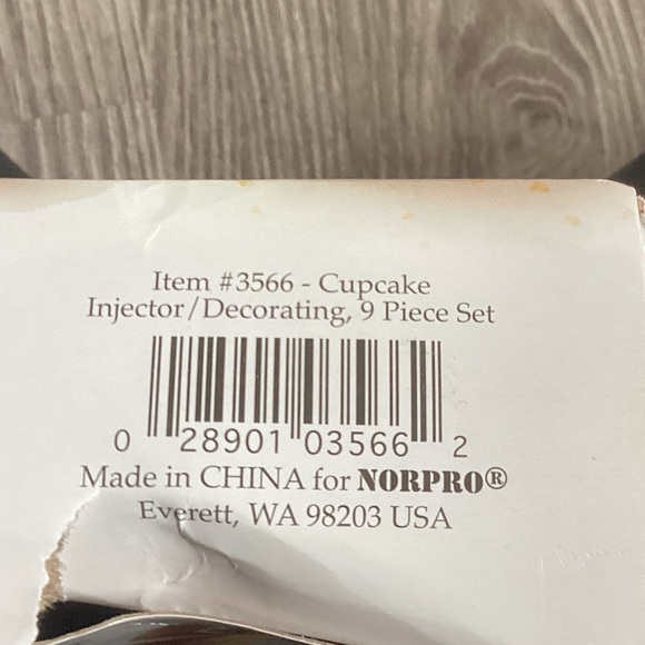 Norpro 3566 9-Piece Cupcake Injector Decorating Set - Picture 8 of 8